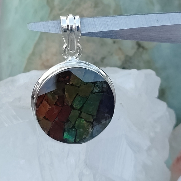 Canadian Ammolite & Sterling Silver pendant - Picture 7 of 10